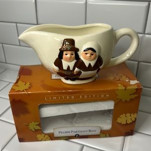 Publix Thanksgiving Couple Pilgrim Gravy Boat